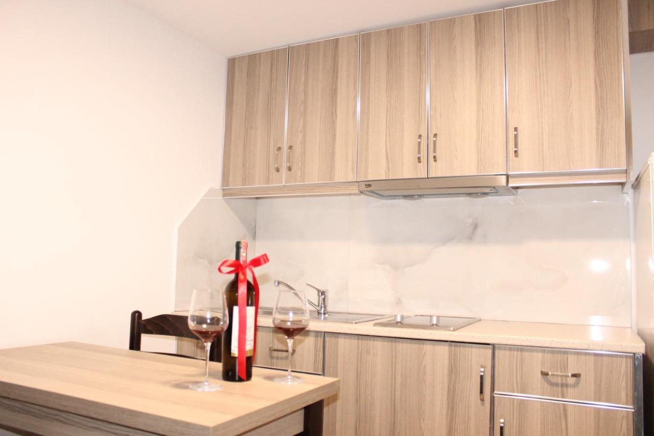 Bebi Hotel And Apartments Sarande Exterior photo