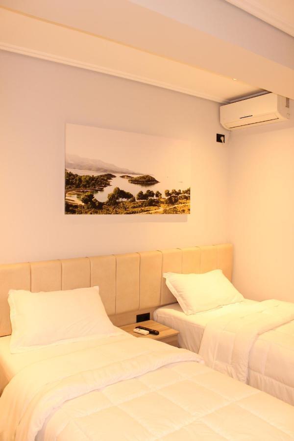 Bebi Hotel And Apartments Sarande Exterior photo