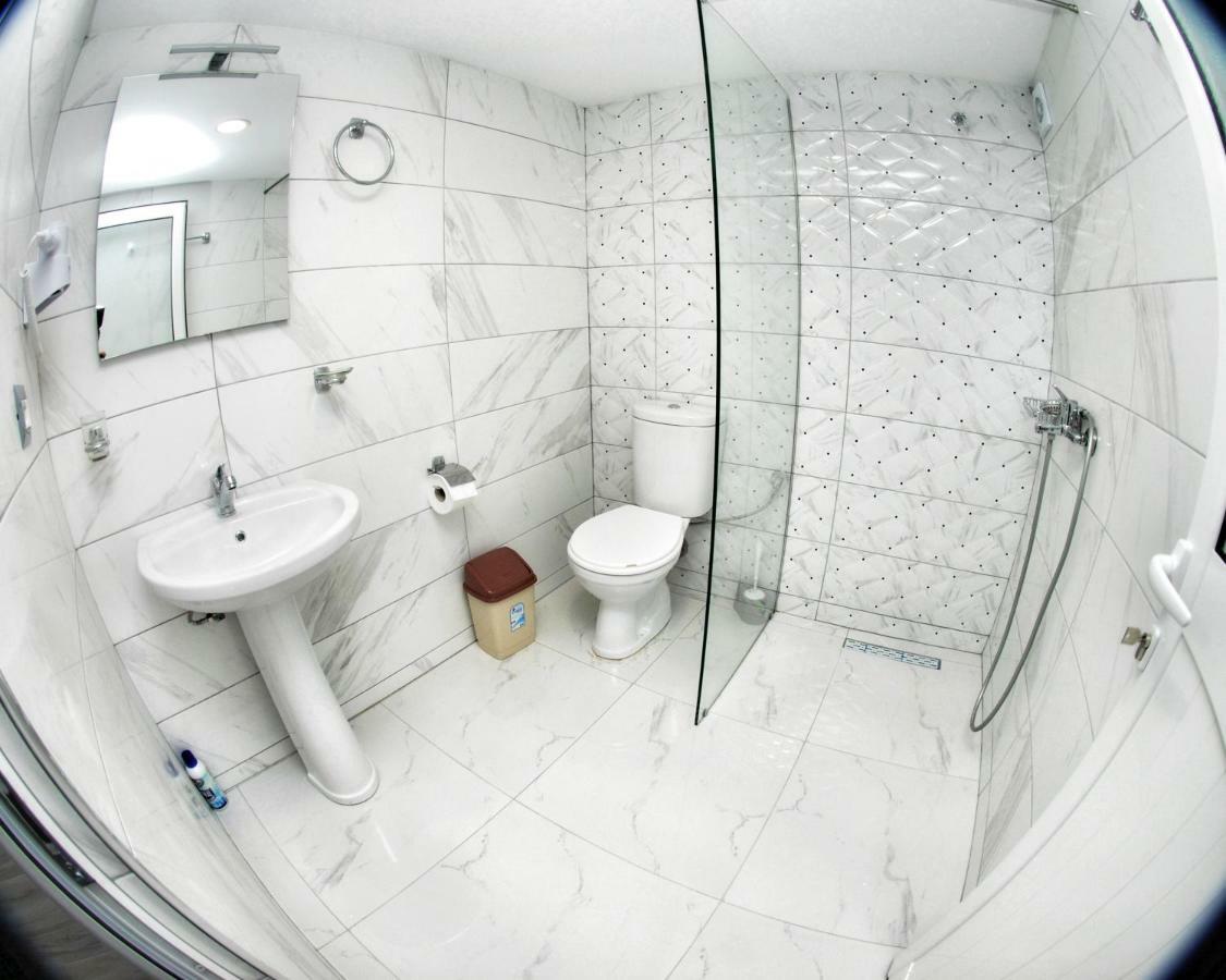 Bebi Hotel And Apartments Sarande Exterior photo