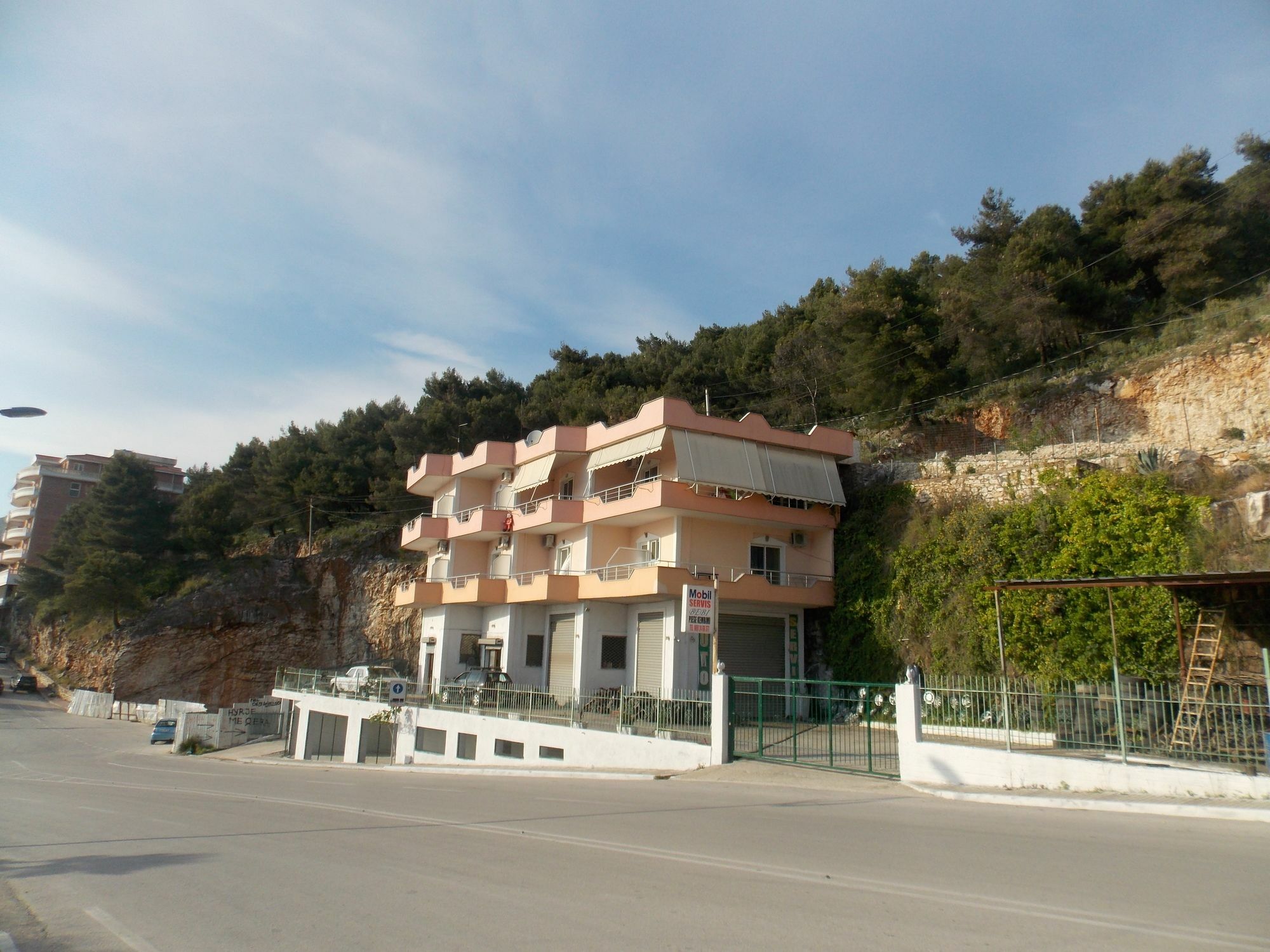 Bebi Hotel And Apartments Sarande Exterior photo